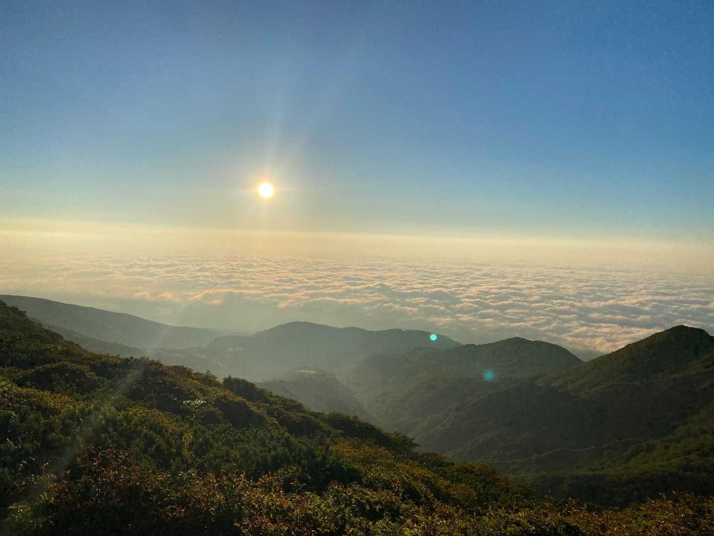 だいぶ日が登って雲海もはっきり見える😊