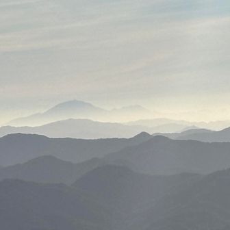 あの違いシルエットは大山か…