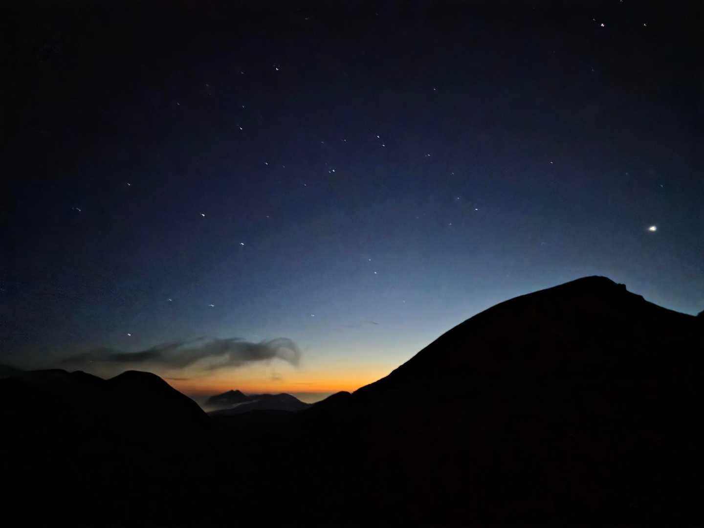 星空と久住山のシルエット✨️✨️