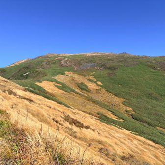 牛首から月山山頂を振り返ると
相変わらずの月山ブルー