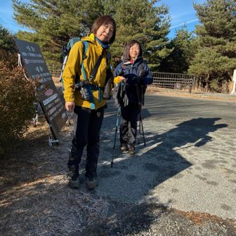 山頂で合流した
はれさんとさー様

素晴らしいダイヤモンド富士が見れましたね！
お疲れ様でした👍