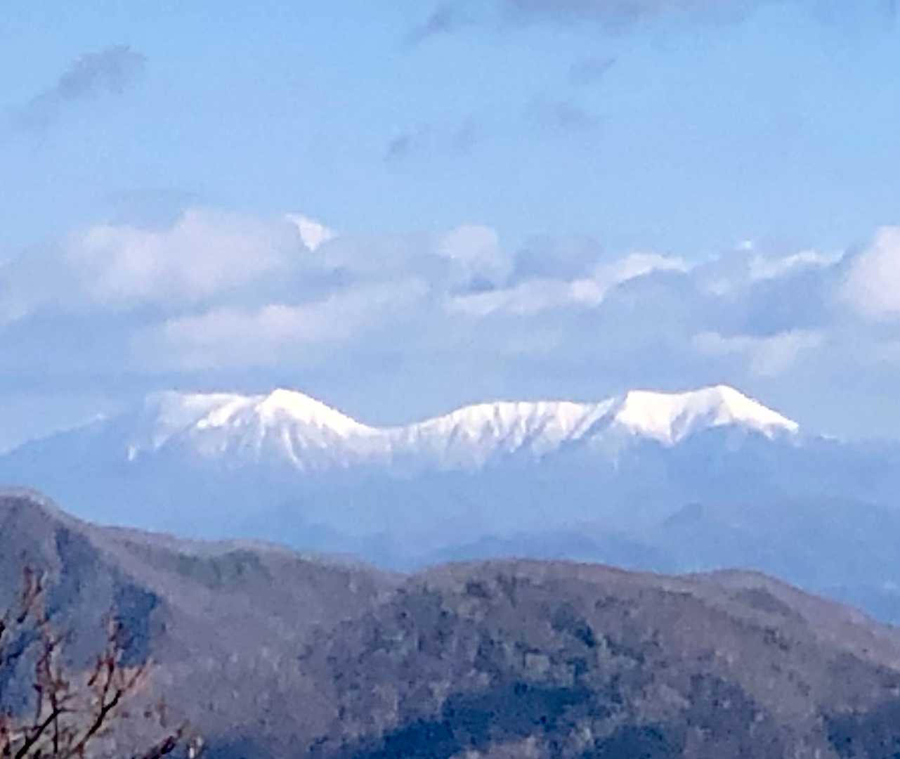 MINTさんの蒼き凍て空🏔ココね🤩

私のiPhone8📸
撮影後に色々微調整してコレが限界😫💦

※木々の間から何とか撮影出来る📸ポイント…他は🌲が邪魔して駄目ね😩