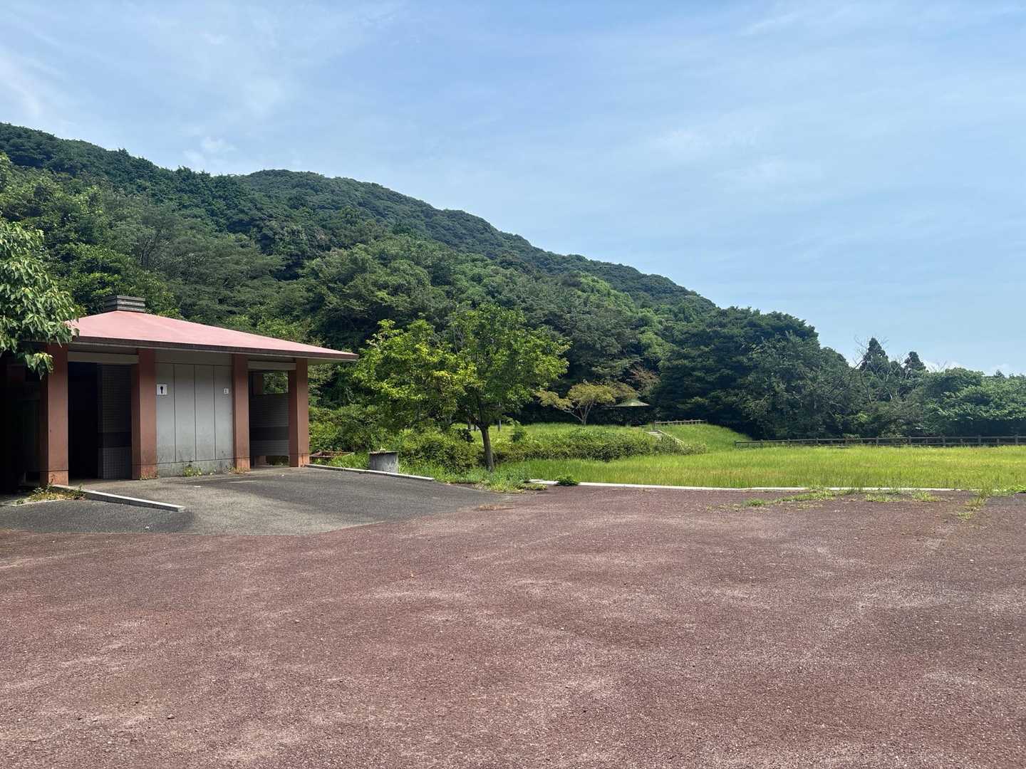 上の山を経由して、この広場に