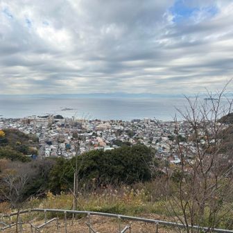 土曜の湘南の海でヨットするような人生送ってみたい