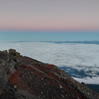 あれは聖岳や赤石岳だな
3000m級が低く見える