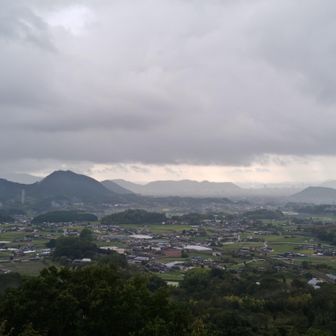 北東方向に見える白山 (東讃富士)