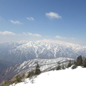 山頂より、白山方面を望む。