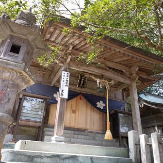 日本神話の天地創造の神を祀る由緒ある神社です。