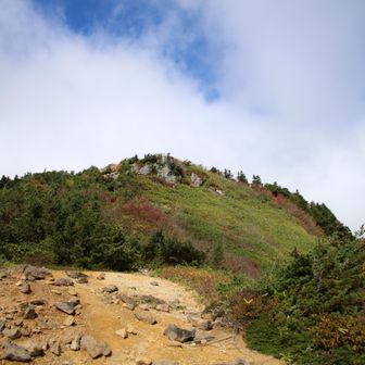 下山の前に家形山に向かいます
