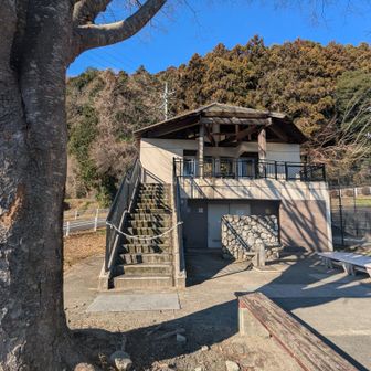 １階のトイレは使えます。
２階？はクローズ