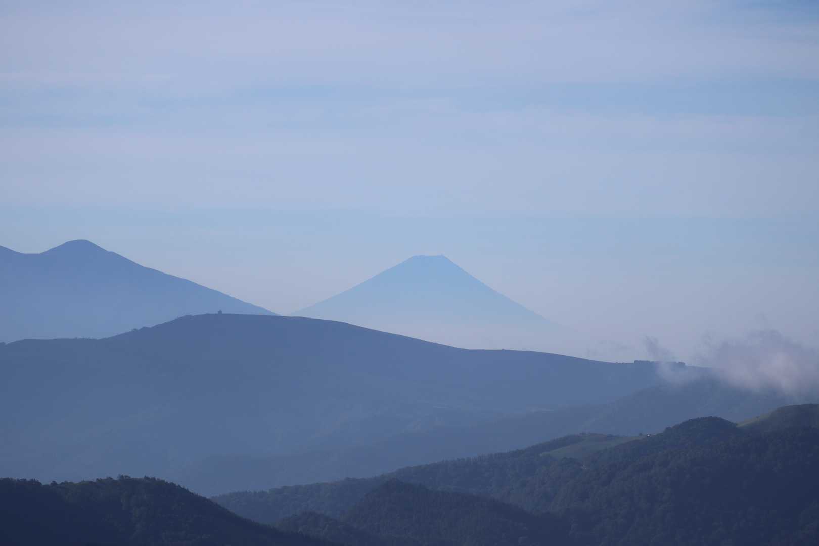 やはり富士山が顔を出す