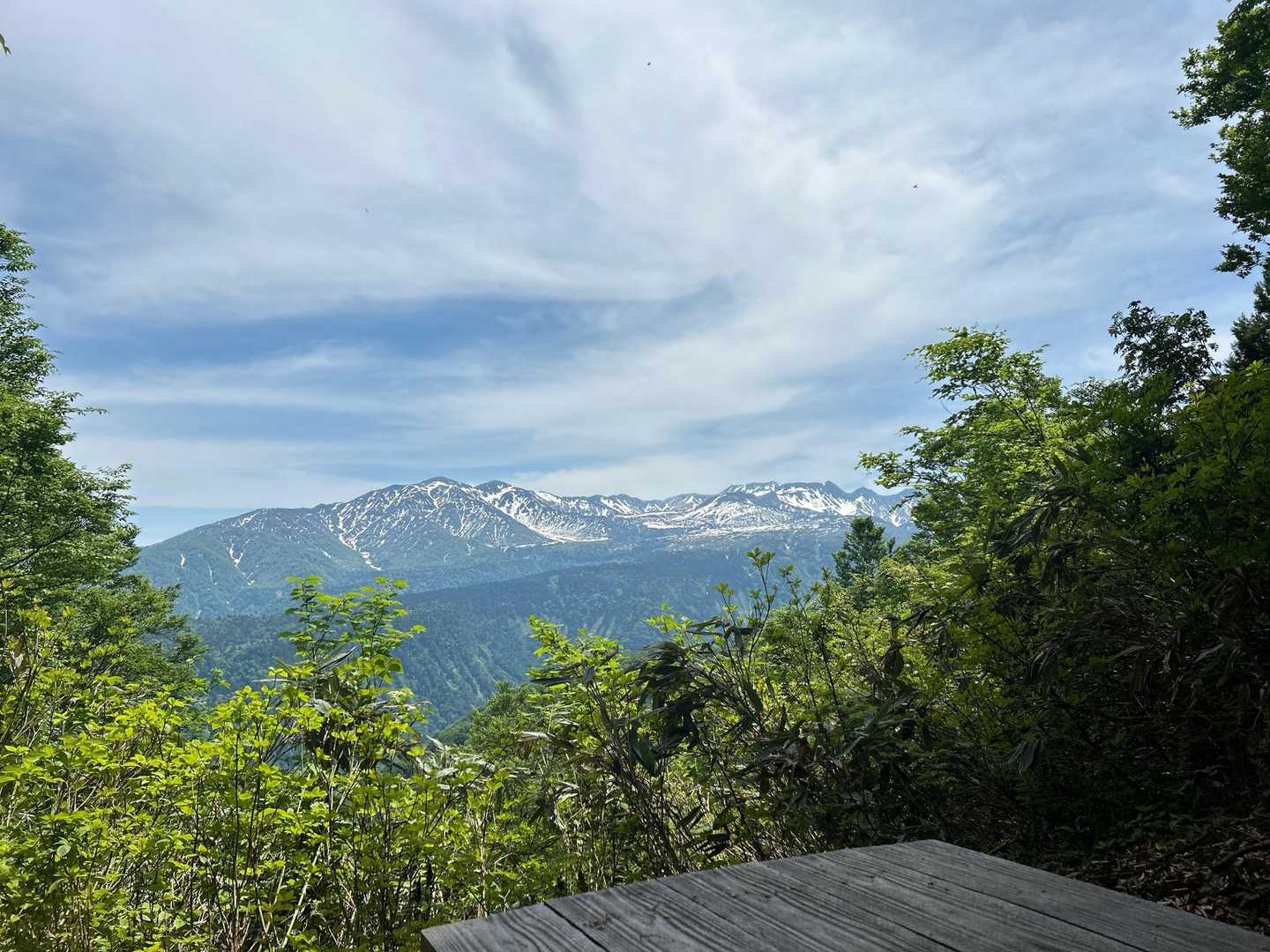 ここからの景色も凄い👀
まだそこまでお腹空いてないので、軽く補給して下山します。