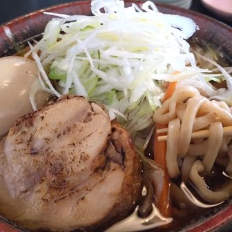 冬限定
ラーメン金子と焔藏のコラボ
鳥中華

わしわし麺と和風スープ、そして焦がしチャーシューが絶品♪