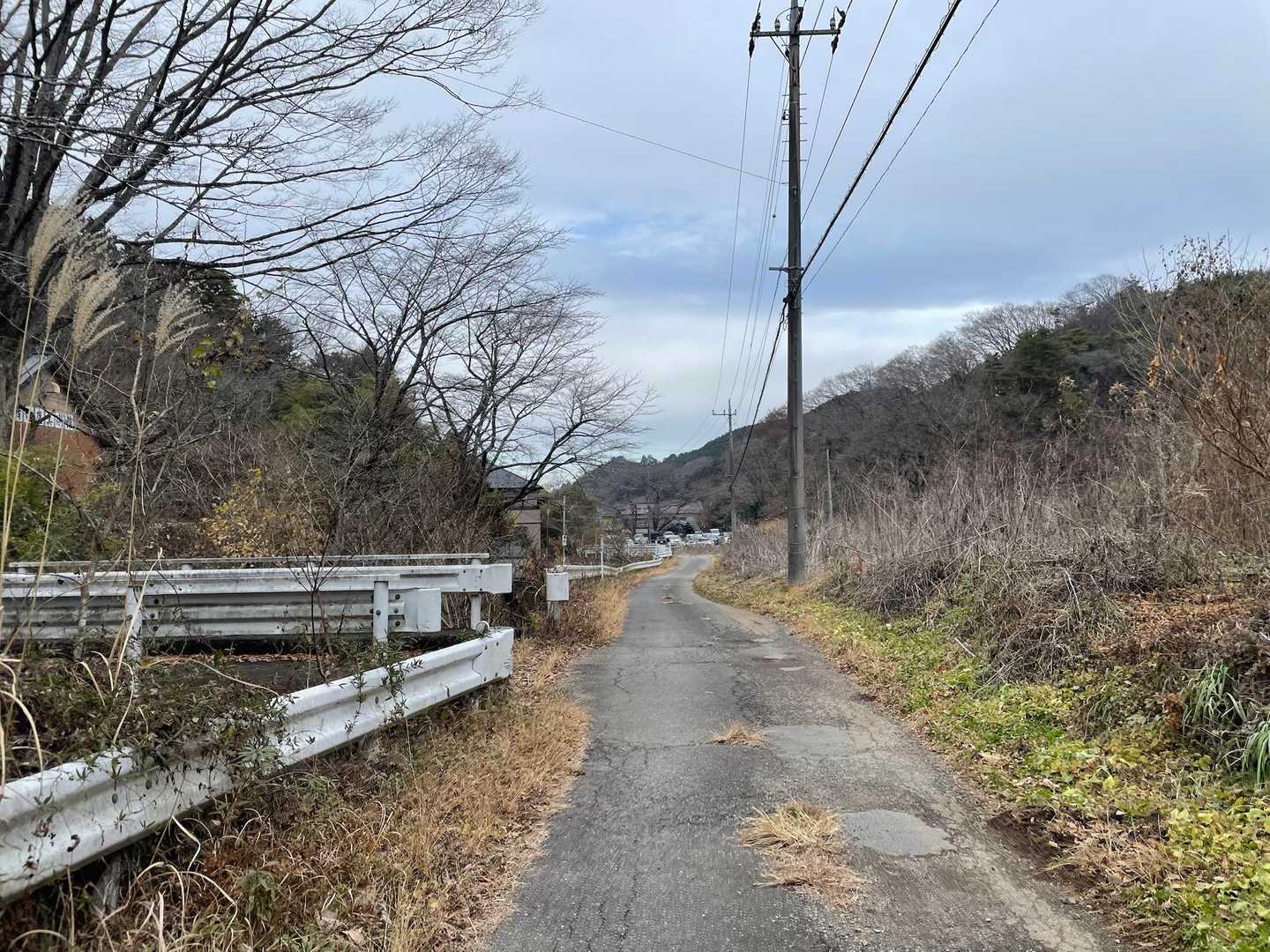 もうすぐ駐車場でゴールです。駐車場は朝よりいっぱい停まっていて宇都宮ナンバーがほとんどでした。地元に愛されてるお山なことわかりました🫶