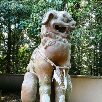 図書館で借りた「備前焼の狛犬」という本より1880年（明治13年）に制作されたそうです
（阿）高さ120㎝