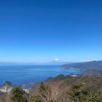 雲見〜高通山道中にて
海越しの富士山綺麗