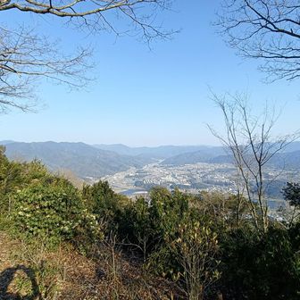 阿武山山頂はこの日は霞んでましたが普段はいい眺め。