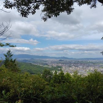 三山の向こうに二上葛城