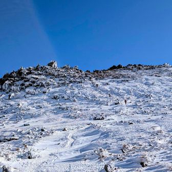 中岳の登り返しもなかなか