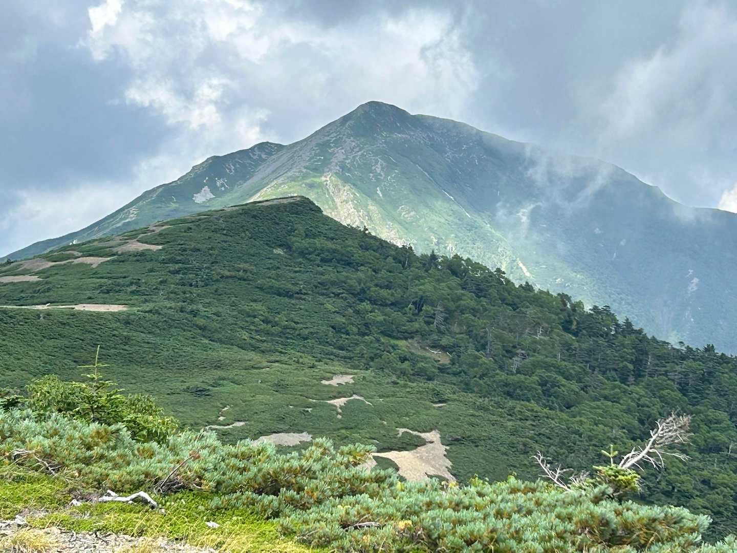 戻ります！上河内岳が凛々しいですね✨