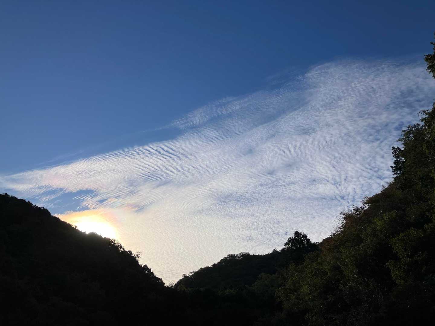 🟦青空に☁️ウロコ雲☁️❗️❗️❗️❗️❗️❓