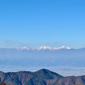 まずは白峰三山
櫛形山のときよりも白くなってる