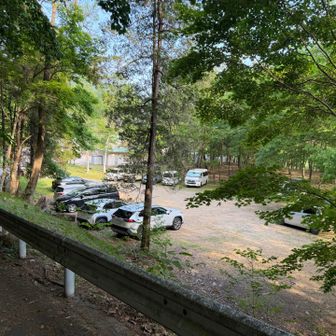 そして出発して12時間近くかかってようやく駐車場に帰還。林道はただただ下山即風呂だけを考えて下りました。