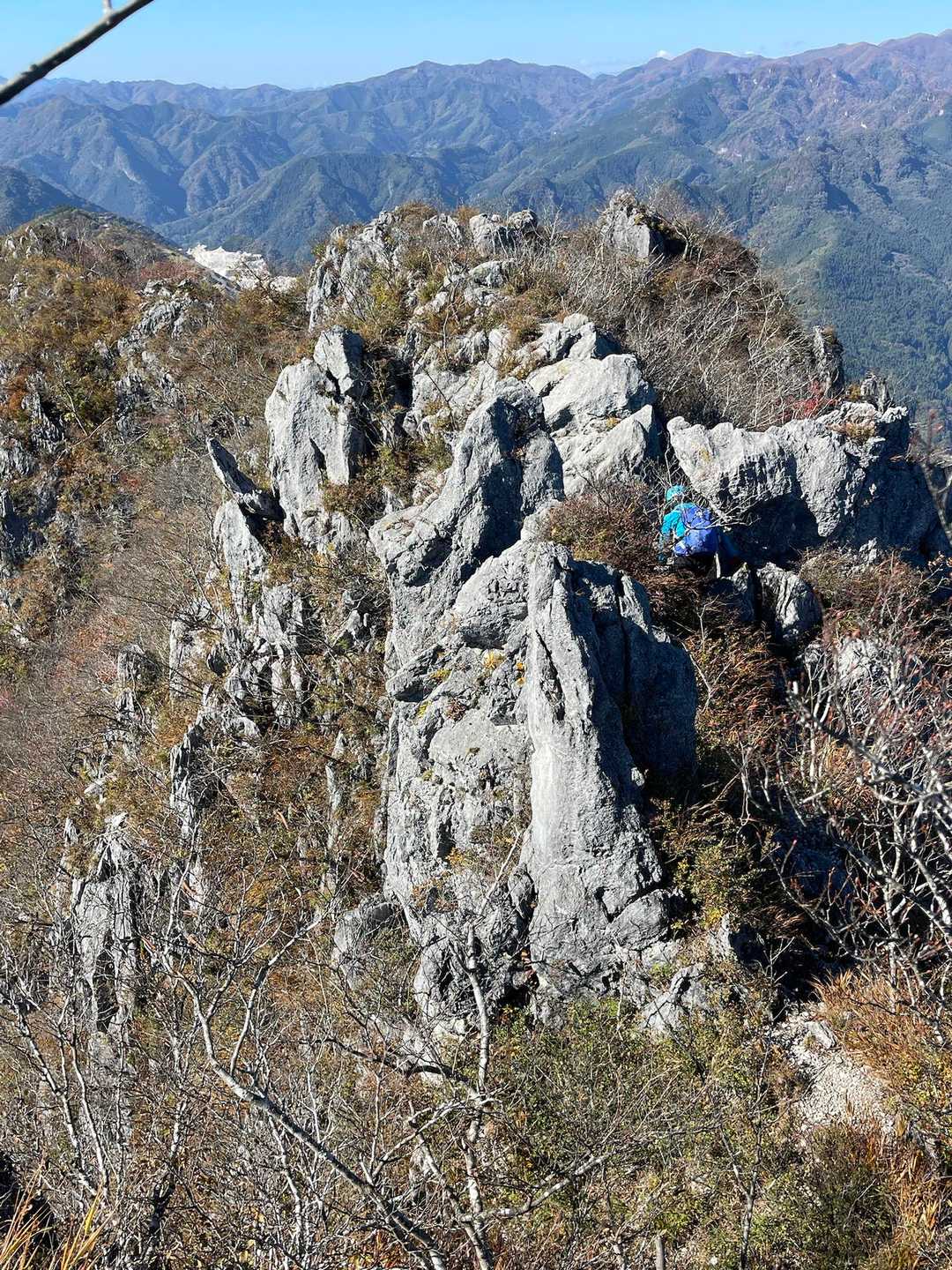 股峠-二子山東岳-二子山西岳-魚尾道峠 周回コースの写真