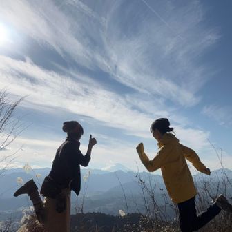 私の山納め　最高のお天気の中娘と美味しく楽しく無事に終えることができました　
昨年は沢山の山友さんに出会って　沢山の刺激を受けて　沢山挑戦して　優勝と失敗とretryの1年でした　まだまだ登りたい山がいっぱいある　わたしを幸せにする為に今年も愛車で遠征する😆　

🎍A Happy New Year 🎍
昨年は大変お世話になりました　
本当にありがとうございました😆
みなさまも今年幸多き1年になりますように
そして今年もよろしくお願いいたします☺️　　　　　　　　　　　　　　　　
　　　　　　　　　　　　　　　　　　りえ😊