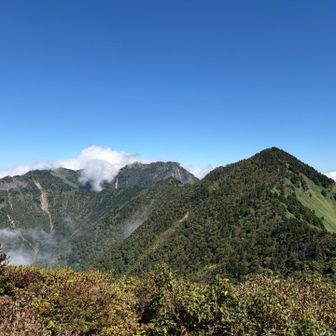 ガスが晴れて、こちらも美しい山容