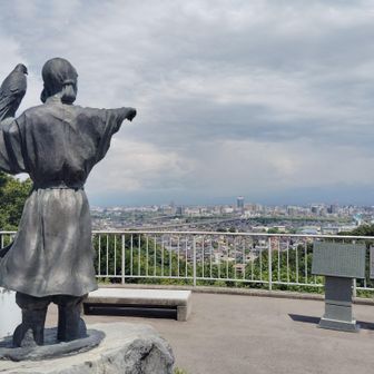 立山を開いたという伝説の少年佐伯有頼（ありより）の像