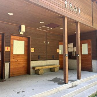 徳澤のトイレ。水洗になりとても綺麗でした。