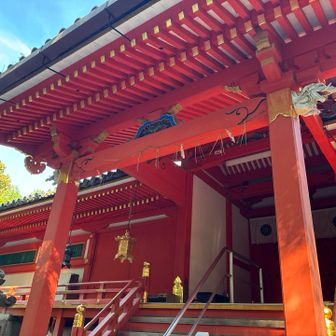 本殿の周りに行けます。こちらは象🐘です