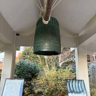 鐘のしたに6つのはすをかたどったきりこみが
すごくめずらしいとのことでした