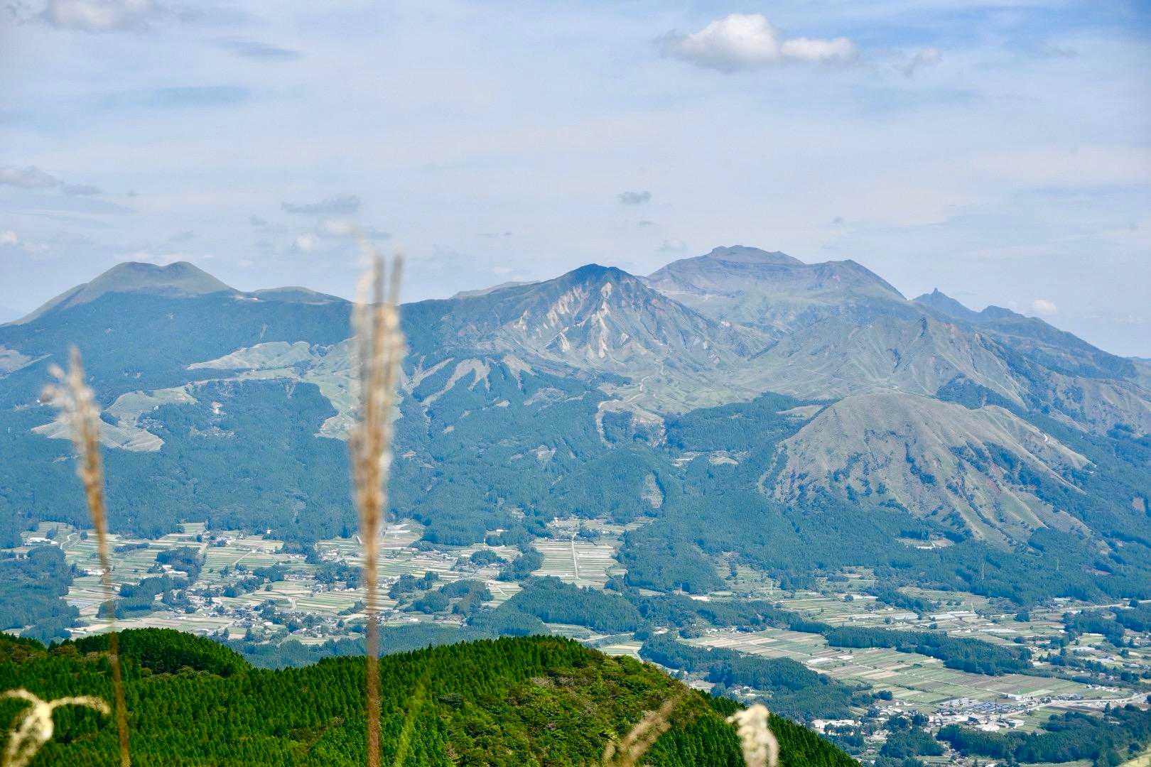 俵山往復 | 野焼きによって守られる美しい草原が魅力の爽やかハイキングコースの写真