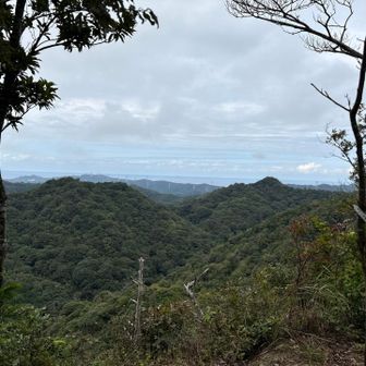 真山からの日本海〜👀
手前は白鹿山と清谷峰⛰️