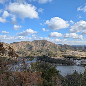 大谷山頂にて①：高御位山全景