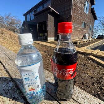 丹沢山山頂のみやま山荘で水とコーラを購入！