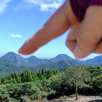 千燈岳さん　昨年の１０月
登りましたね🤗

私このお山が鷲巣岳と勝手に思っていました😂
S３さんが間違いを教えて下さいました😆有難うございました🙏🙏