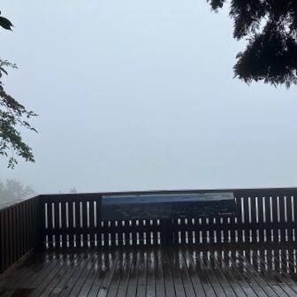 展望台からの眺めも真っ白💦