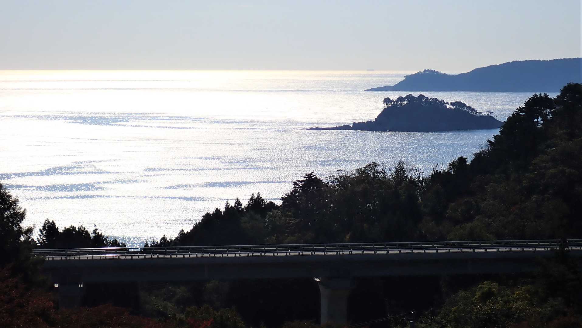 光る海・・眩しい