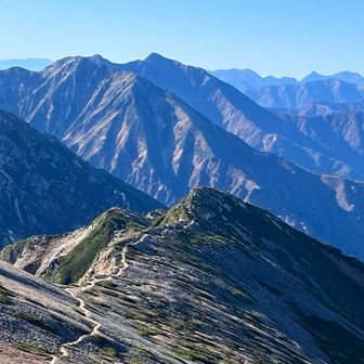 正面に、五竜岳ドーン