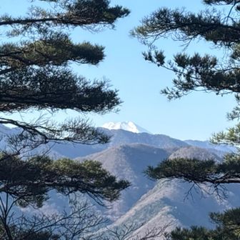 先に進むと今日初めての富士山🗻
頭だけ😅