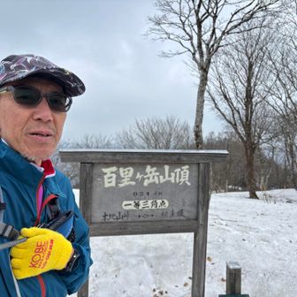 地鶏
寒そう
雨がパラパラ落ち出しました