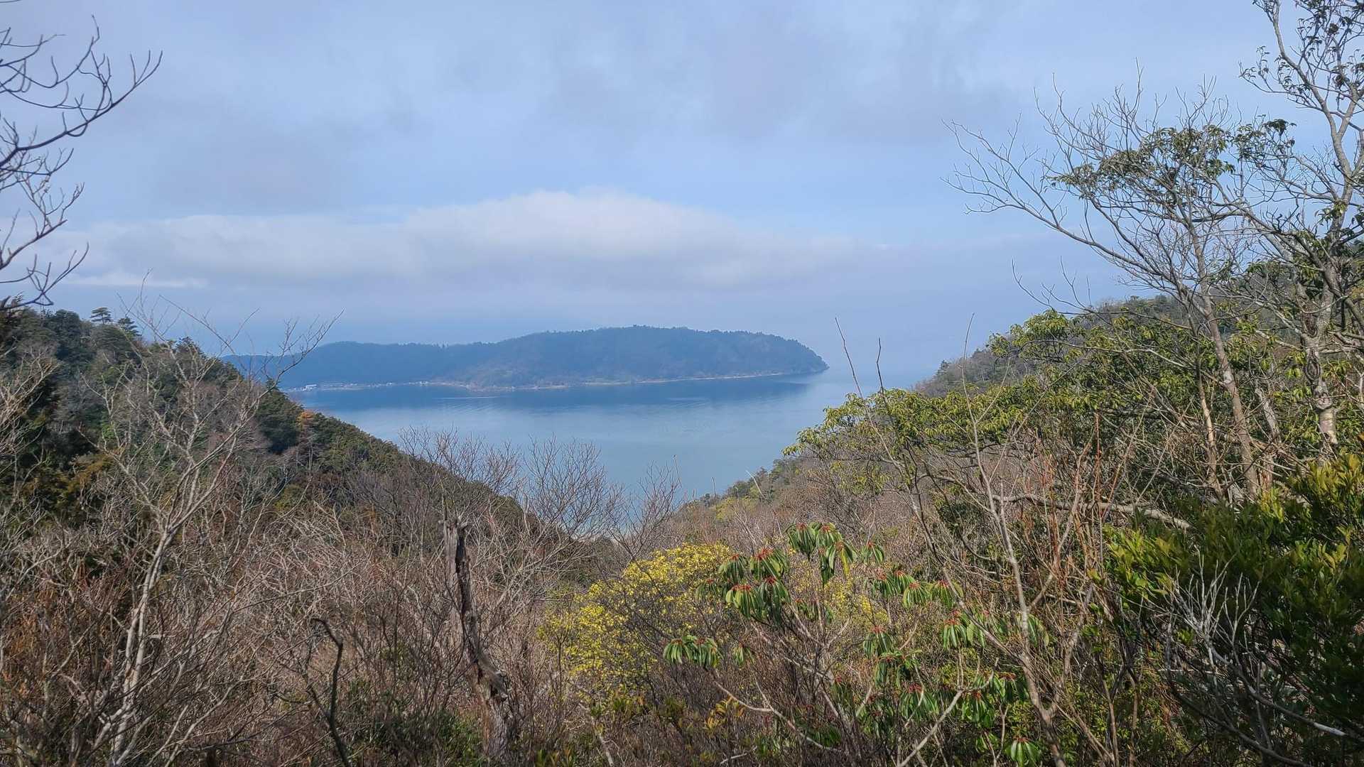 ここからの眺めは良いですね
御所山と笠鉾山の間に琵琶湖