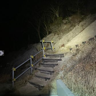 愛知を出発して車で2時間弱⏰

「石榑峠」到着🅿️
https://maps.app.goo.gl/MjRUmYAoFhMYLTMdA?g_st=ipc

峠に到着時点で風は暴風(笑)
もはや台風の時に歩いた時よりも突風で飛ばされそうになるレベルでした。