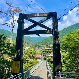 雲仙橋。渡った先は鳩ノ巣駅になります