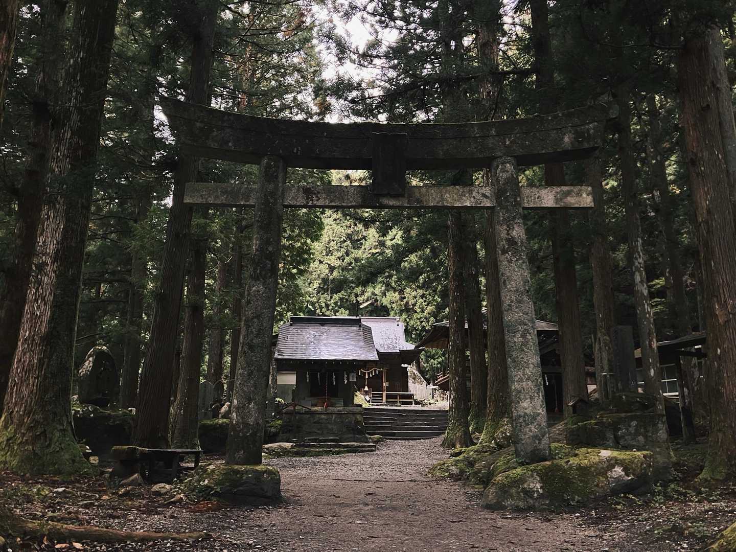 黒戸尾根コース | 駒ヶ岳講の信者も通った日本三大急登を歩き、白い三角錐の頂への写真