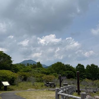 登るだけなら藤原登山口の方が楽だけど、見晴コースからなら絶景堪能しながら登れますね👍
ルートも多数あるし、片道2hで来れてこの所要時間なら、夏のホームにピッタリかな👍
またきます🏔️