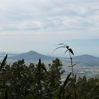 山頂からの眺め　糸島富士と火山